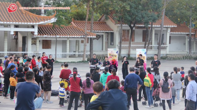 宝安街巷现“击乐快闪” 打击乐萨克斯合奏《春天的故事》 
