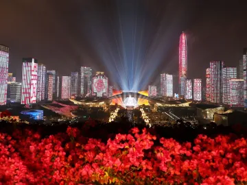 除夕夜，在深圳边看春晚边赏新春新版灯光秀！