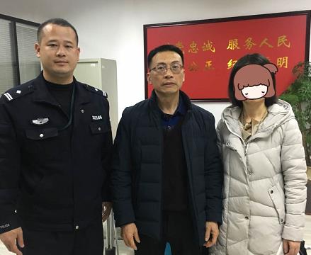 女儿与家人不辞而别徘徊边检站 民警护送其与家人团聚