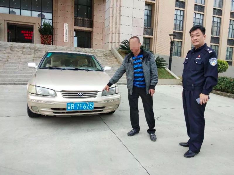 读特警视 | 贪好玩竟指挥小孩开车 “熊家长”驾驶证被吊销