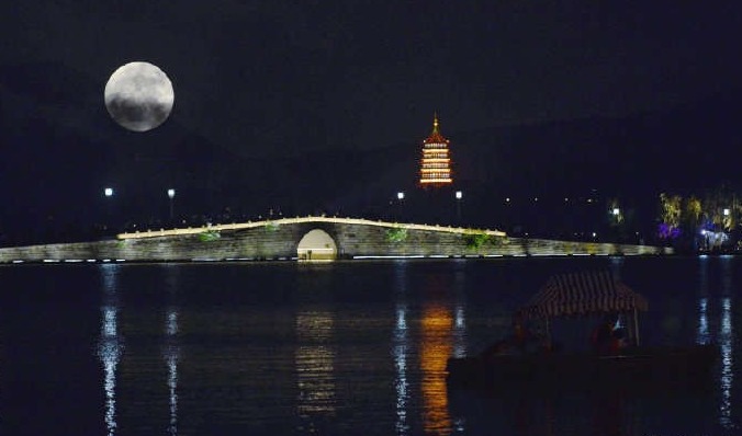 年度超级月亮来了，元宵节将“十五月亮十五圆”