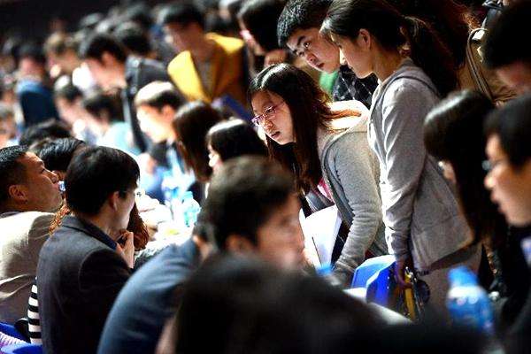 今春求职高峰提前到来！深圳求职起薪4890元 位居全国第三
