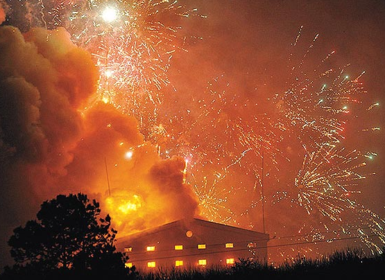 印度北方邦发生烟花爆炸致建筑物倒塌 至少11人死亡