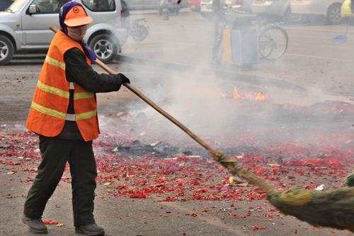 环境部：烟花爆竹对空气质量影响明显但比往年好