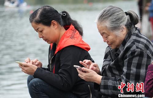 每周上网27.6小时 中国网民上网做什么？