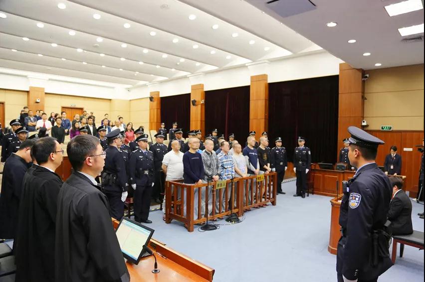 福田法院“扫黑除恶”再出重拳，12名“套路贷”被告人最高获刑十二年！