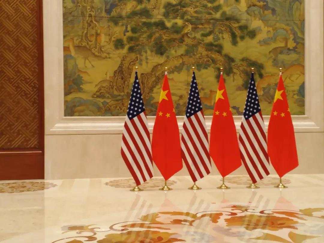中美高级别磋商又开始，牵头人合影为啥照了三次？