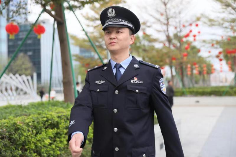 每日警星| 李东：勤学善断的破案能手