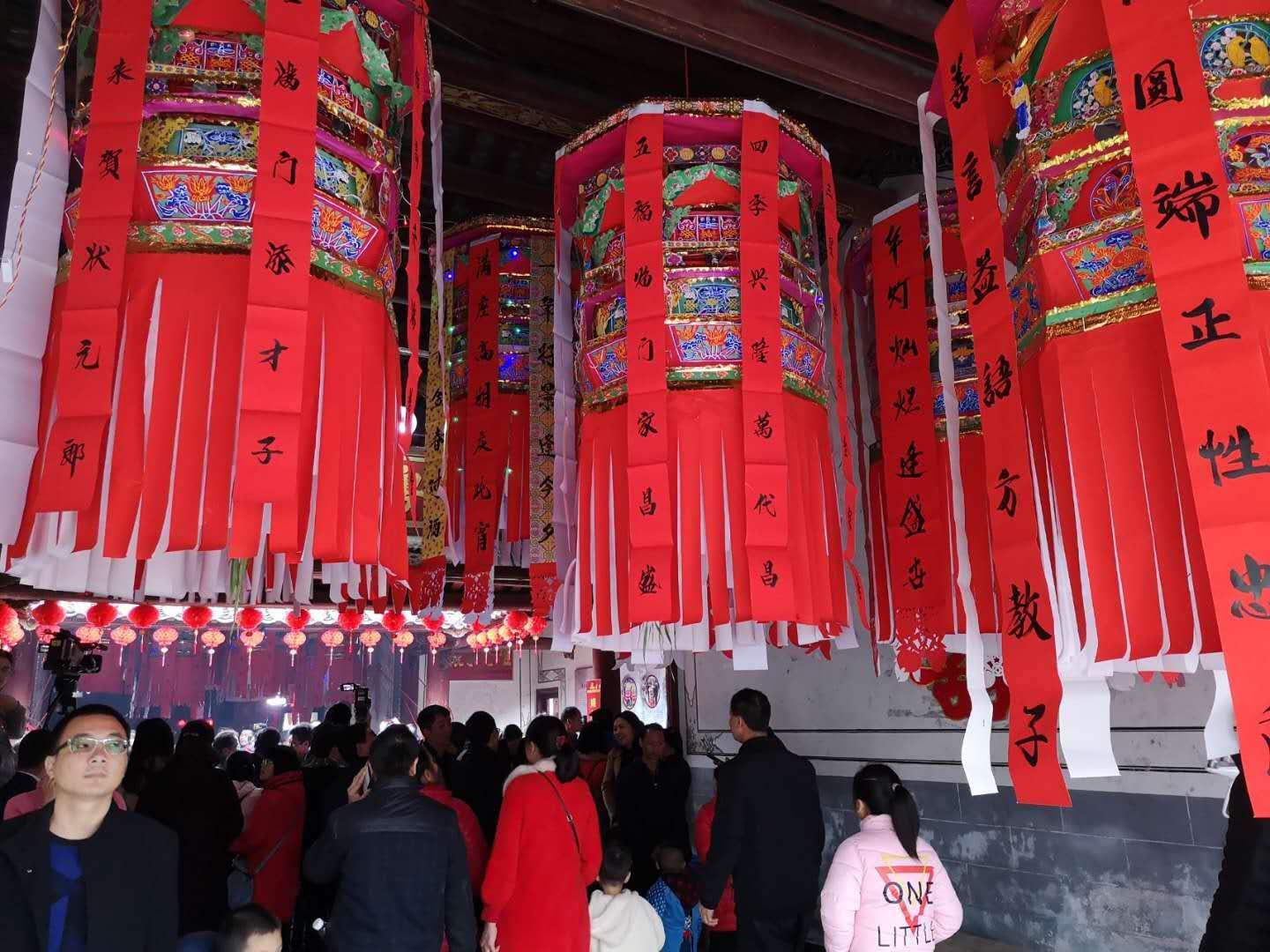 花灯+快闪引爆全场，60万网友看直播！河源这个民俗节嗨了