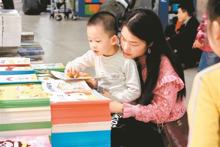 看展览、品年俗……深圳文化大餐足 传统年味浓