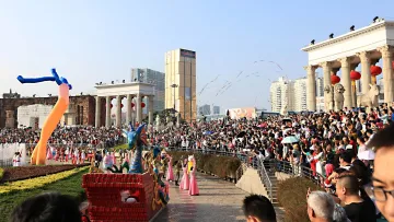 5万游客深圳世界之窗开心游乐