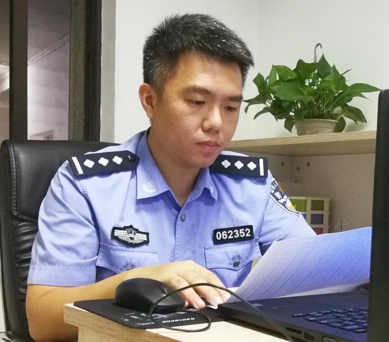 莫泽铭：公安业务“多面手”