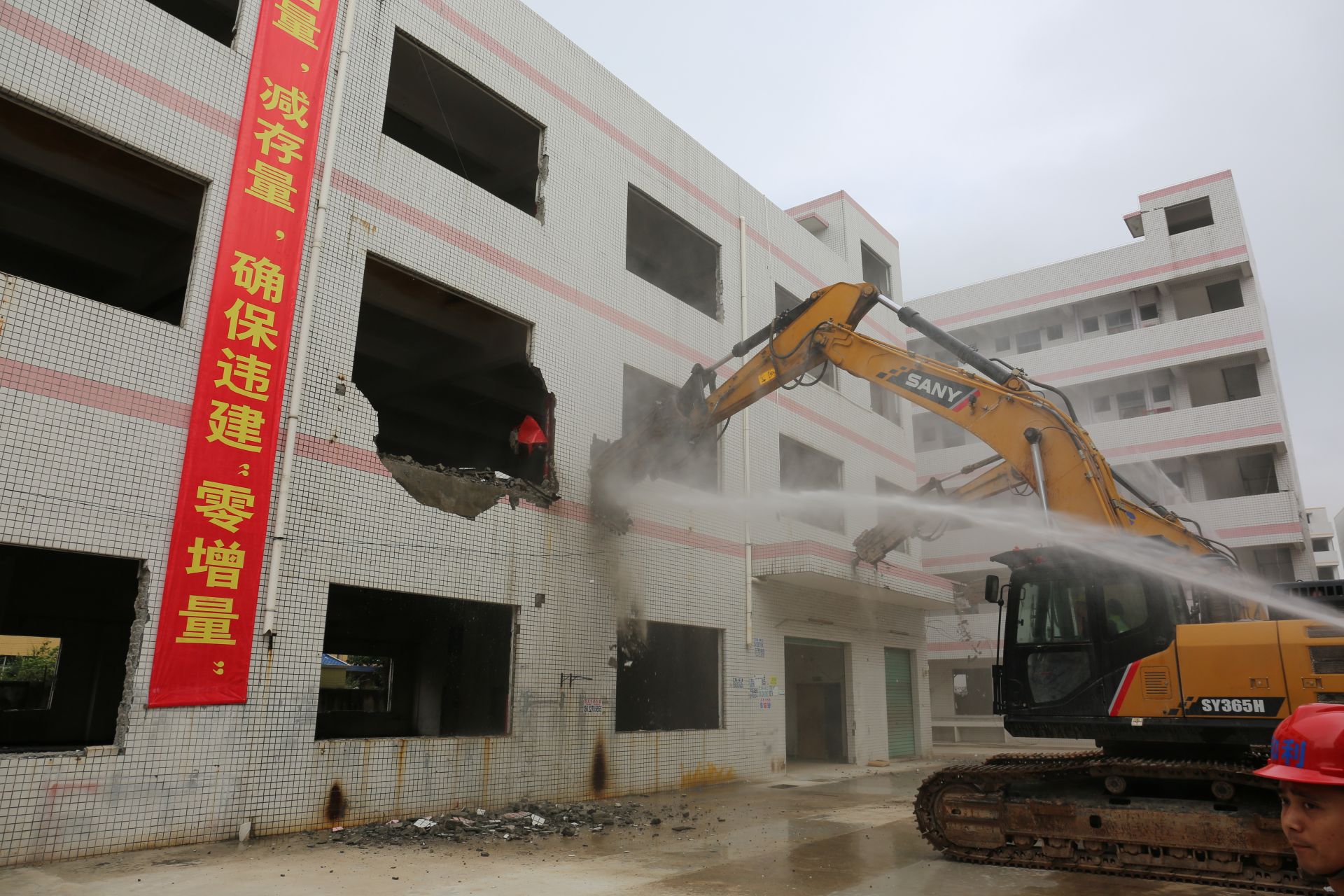 拆除消化违建近22万平方米！龙岗启动开年查违“第一战”
