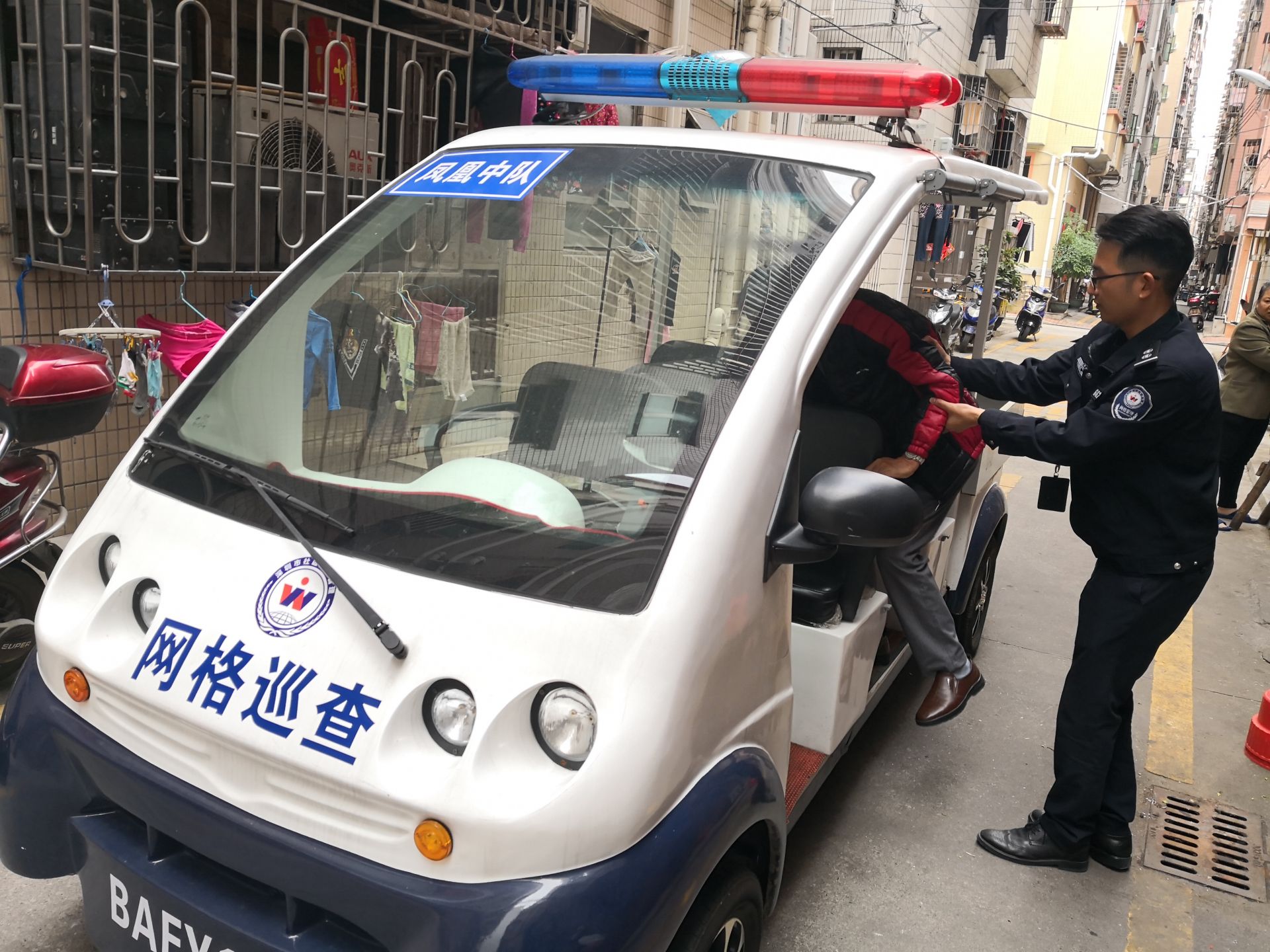 暖心！车祸受伤人员在家也办好了居住证明