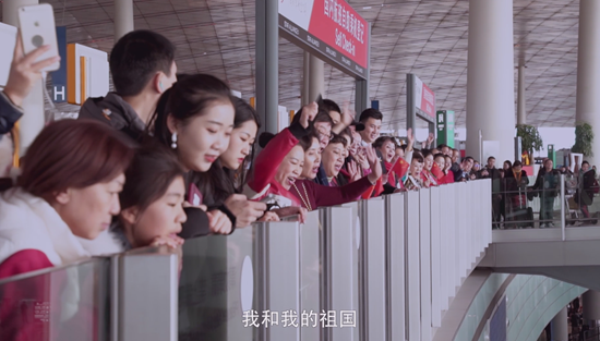 新春唱响“我和我的祖国” 这场快闪温暖机场