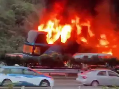 突发！深圳机荷高速水朗路段一大巴车着火！烧得面目全非…