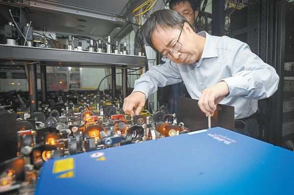 “墨子号”成果获美国大奖 潘建伟签证受阻未出席 