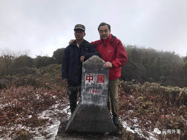 王毅徒步巡查新中国第一块界碑