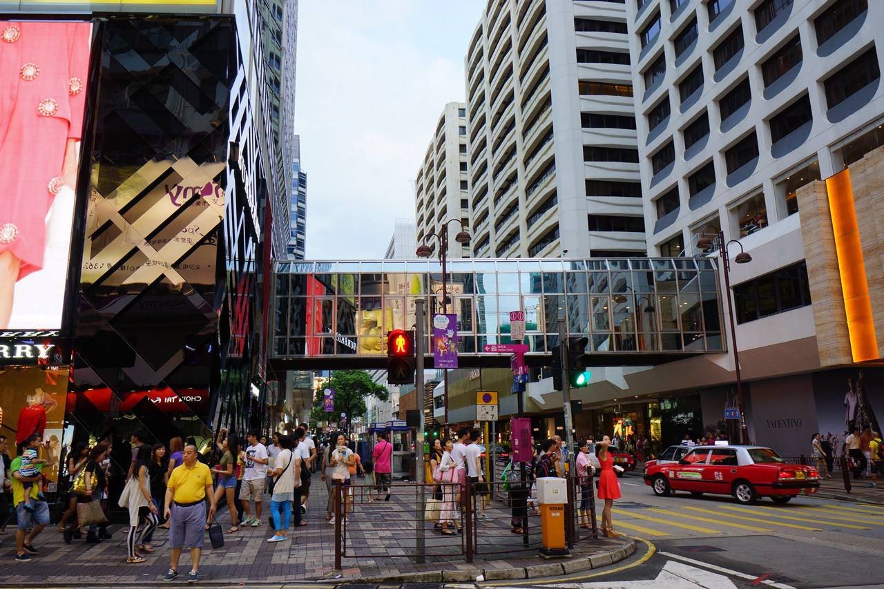 增长率0.9%！香港人口超过748万 