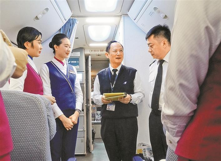 “功勋飞行员”安全飞行逾3万小时 春运岗上告别飞行生涯
