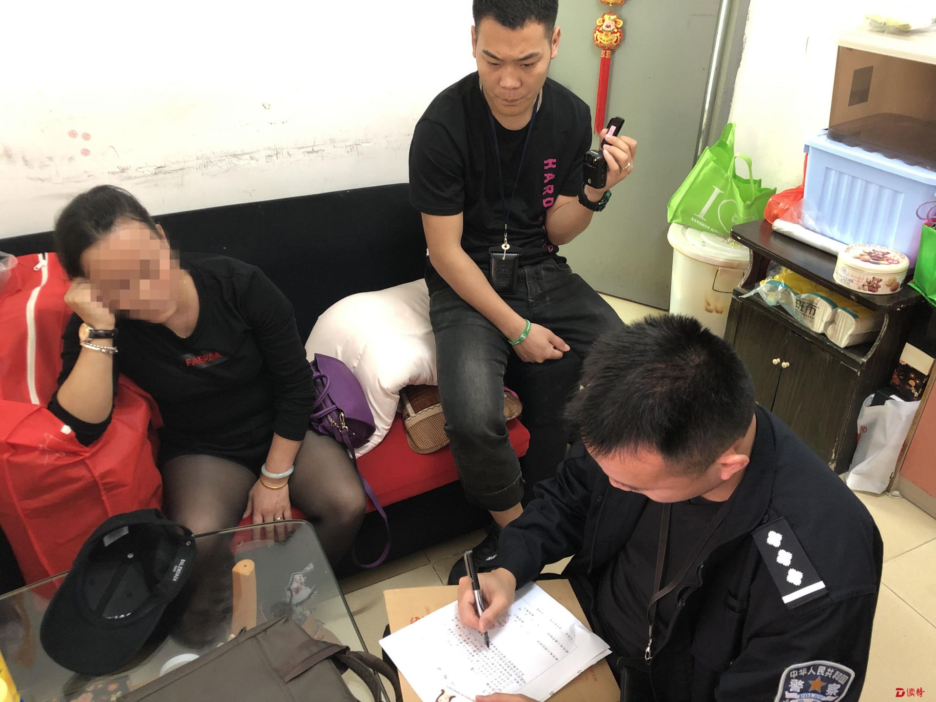 女子微信分饰4角，介绍婚恋坑骗“闺蜜”50万元