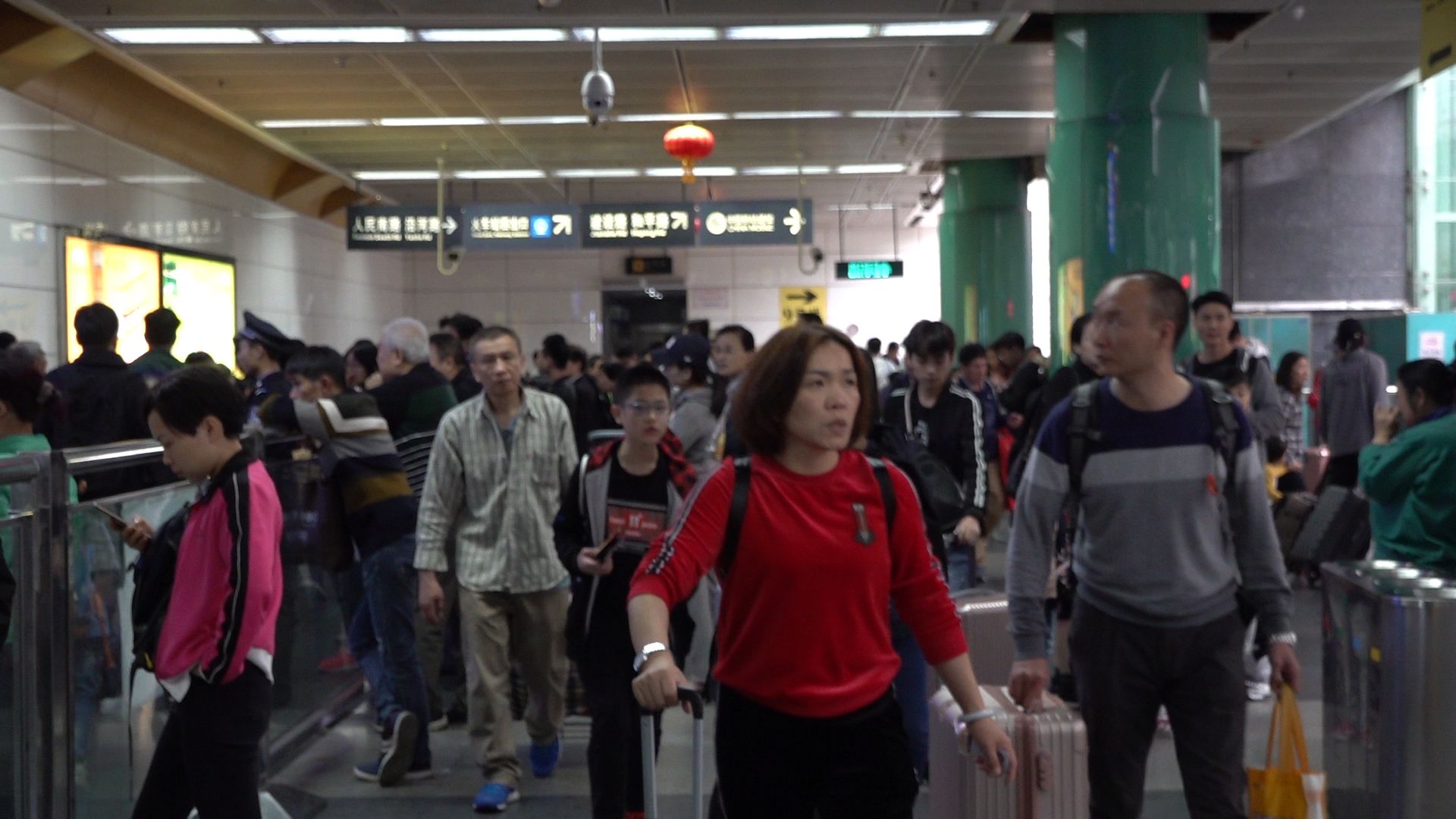 新闻路上说说说 | 返程高峰来了，他们已经回深