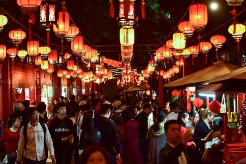 谁说深圳春节变空城？今年春节鹏城接待游客735万人次