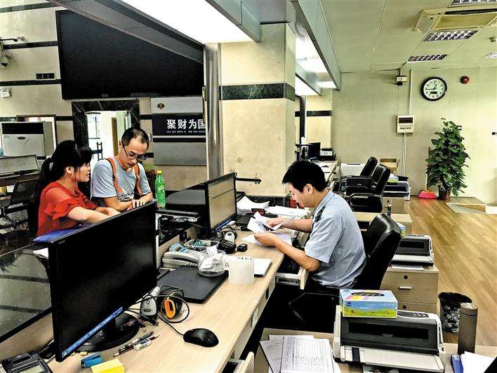 国家宣布减税降费“升级版” 宝安各界代表欣喜谈感想