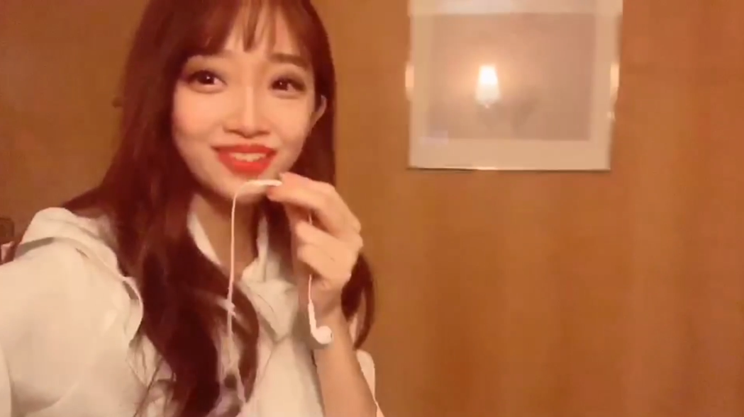 读特小姐姐vlog第二期上线，带你“闯”入两会女记者房间看一看