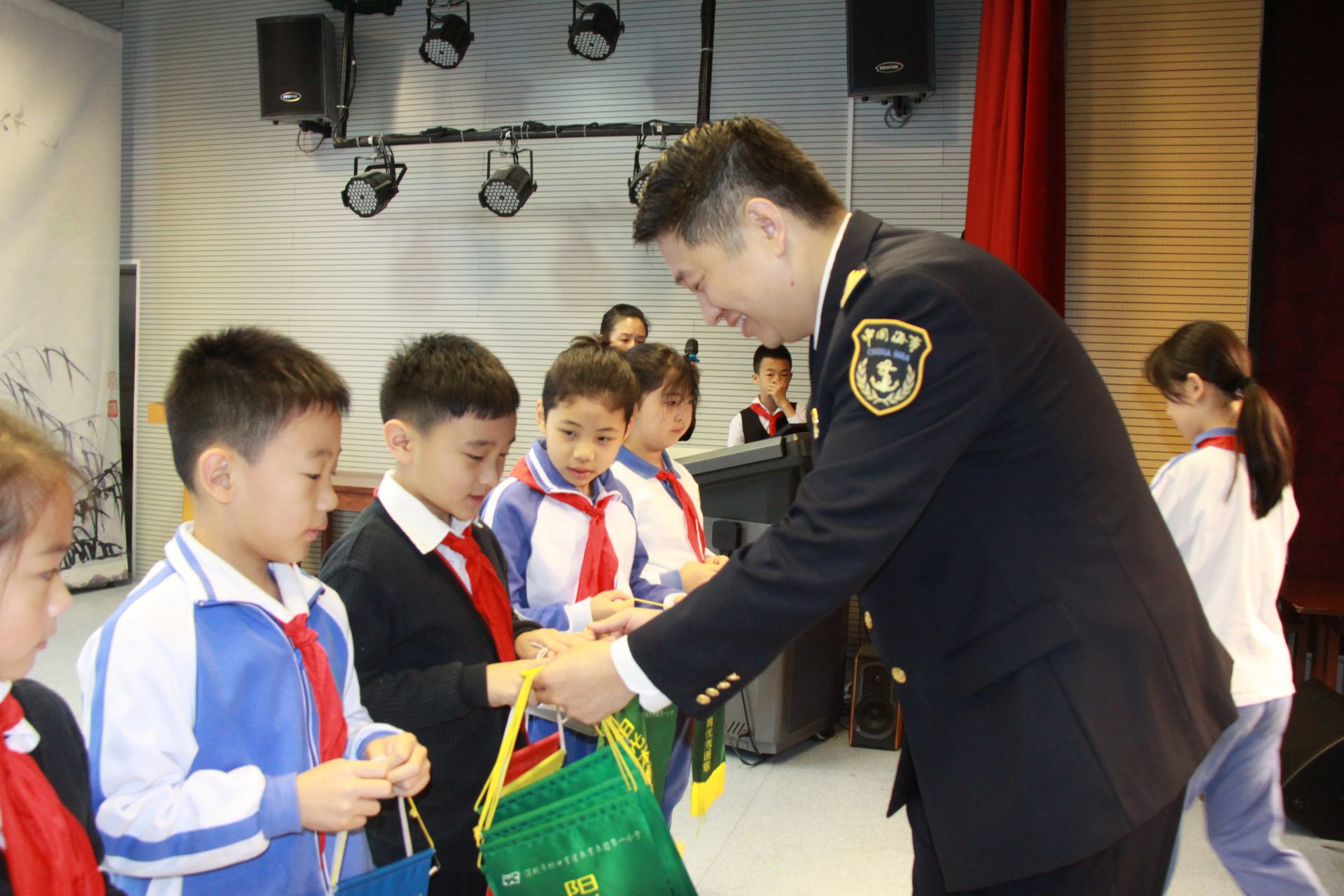 蛇口海事局走进校园 开展“全国中小学生安全教育日”主题活动