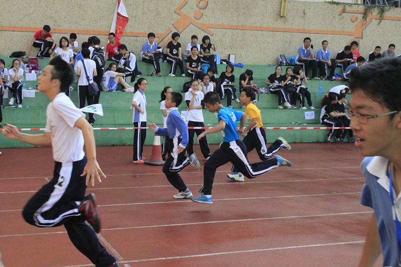 今年深圳体育中考继续采用“1+1”方式