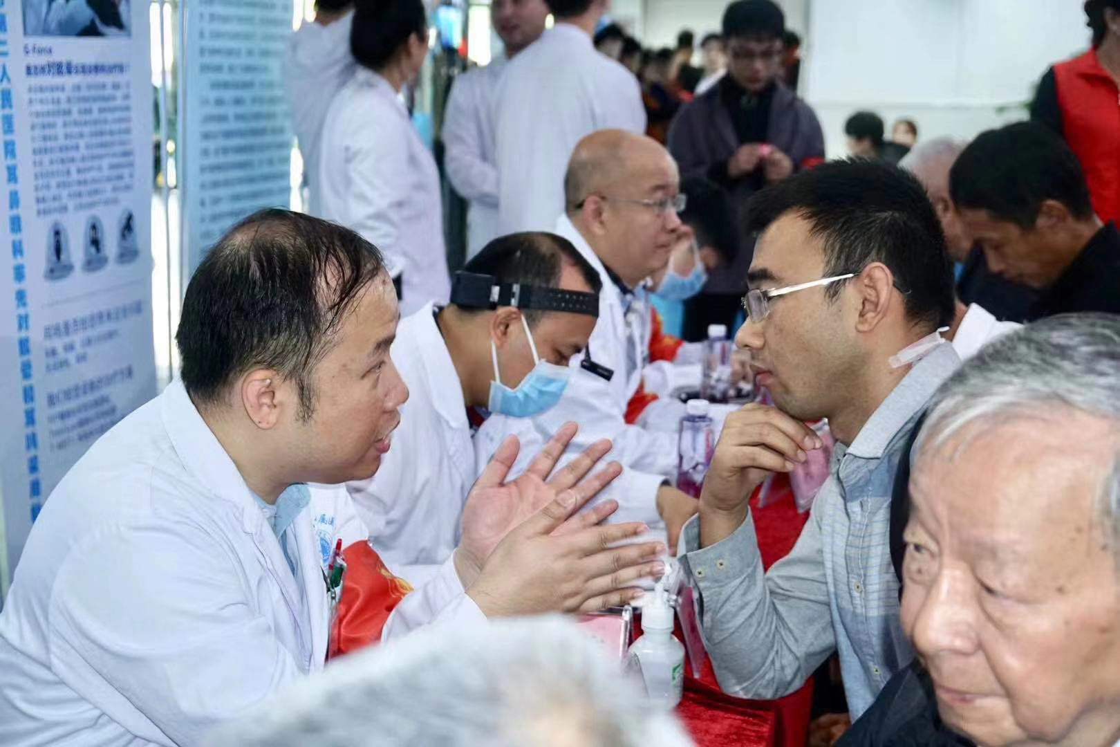 全国“爱耳日”，市二医院为市民开展专场公益活动