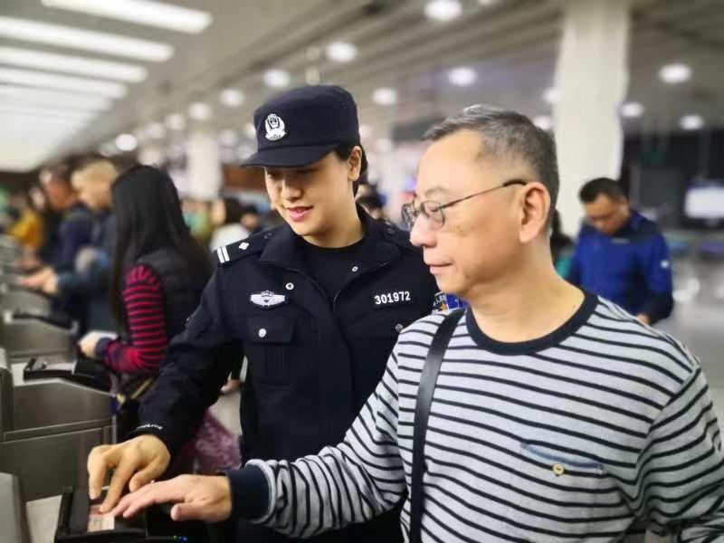 快看！深圳皇岗有群美丽的新时代边检警花