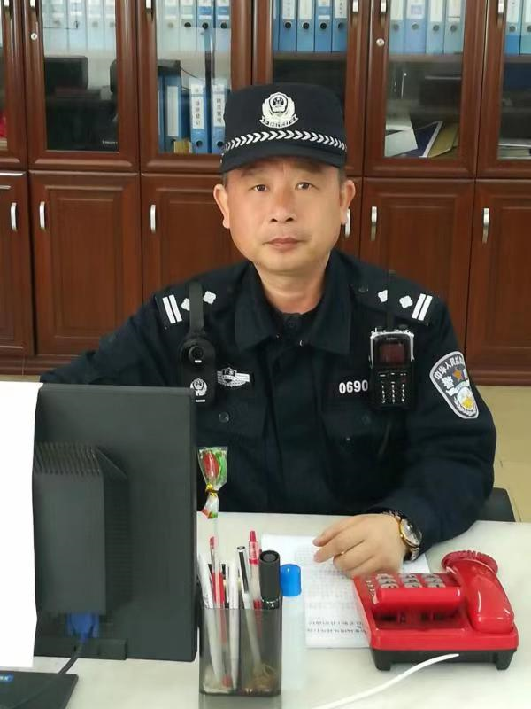 每日警星丨邓辉：始终以社区安宁为已任