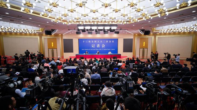 直播回顾 | 央行行长易纲等就“金融改革与发展”答记者问