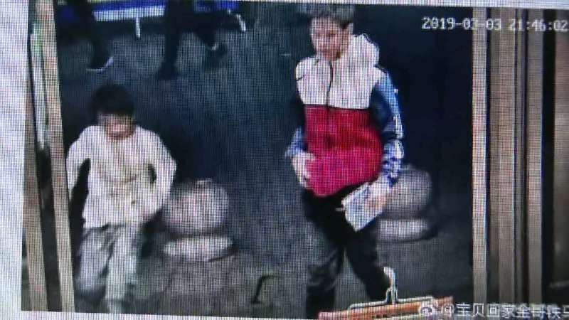 10岁男孩贪玩两天未归家，民警义工帮助寻回