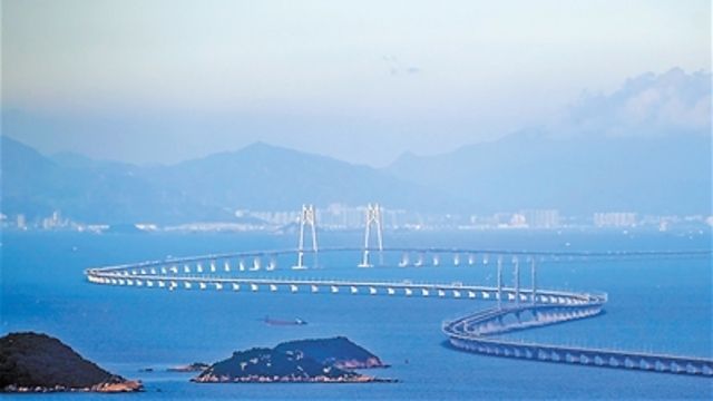 霍启刚委员建议：讲好大湾区故事传递发展信心