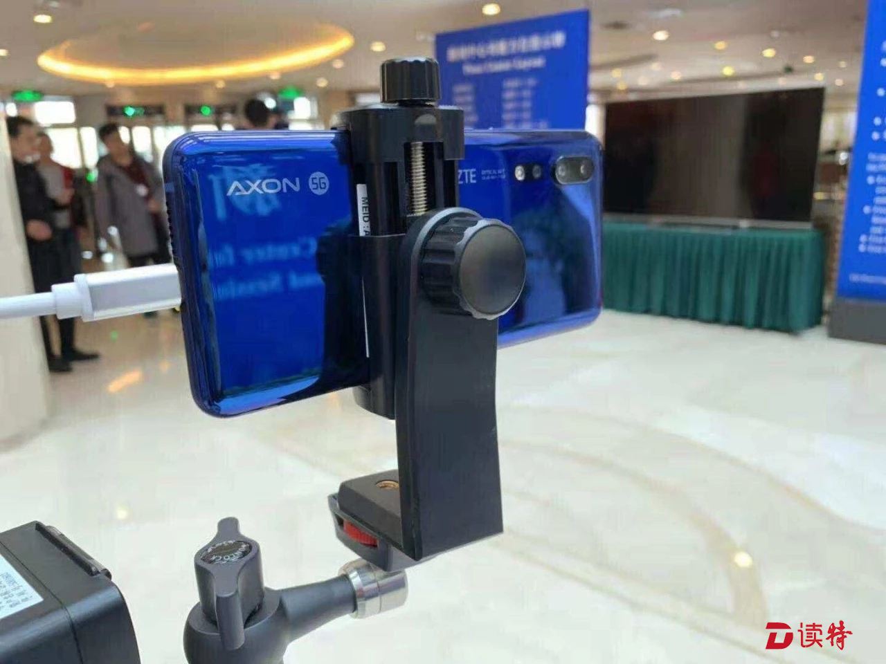 中兴5G手机助力央视两会报道，首次实现5G+4K手机高清直播