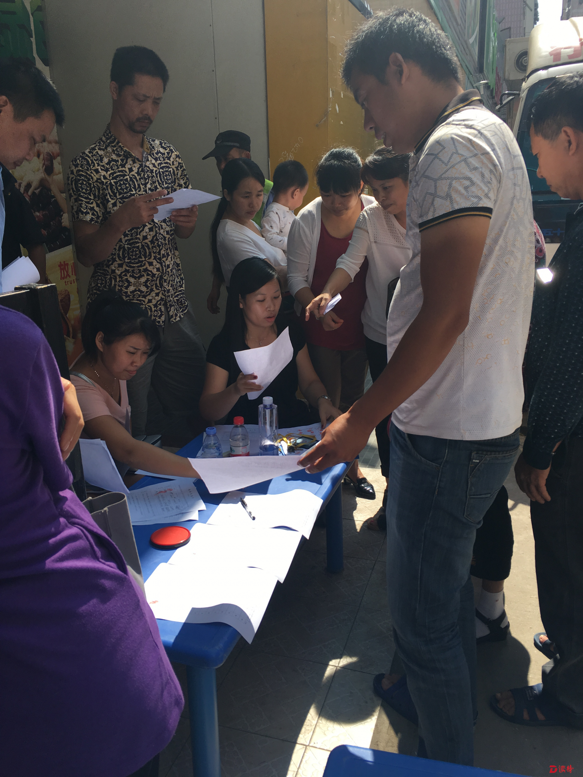 “今天我当班”之平凡岗位的精彩人生 | 探访人民调解员罗翠芳