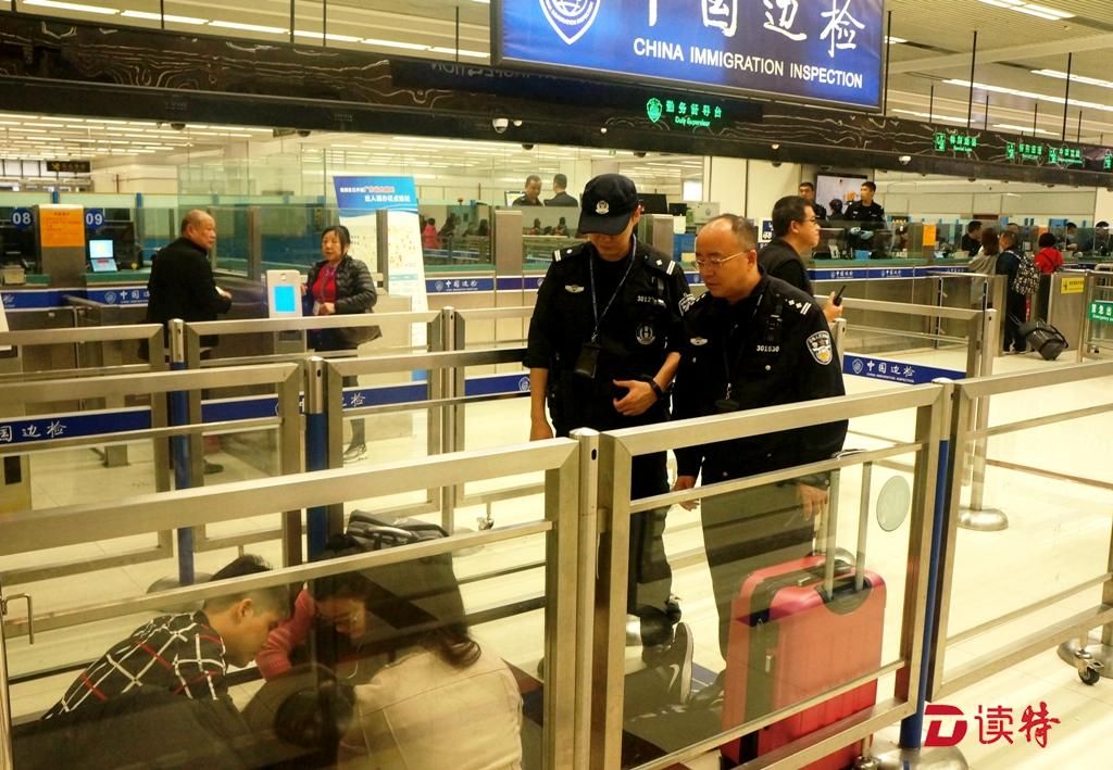 七旬老人口岸急性哮喘病发 边检民警紧急救助转危为安