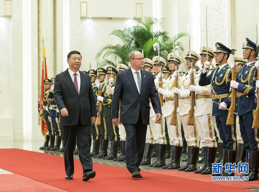 习近平出席摩纳哥亲王举行的欢迎仪式
