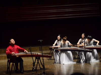 梅兰竹菊国乐音乐会举行 美国作曲家创作的《牛郎织女》首演