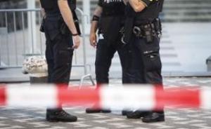 荷兰乌得勒支市发生枪击案，目击者称枪手朝电车乘客开枪