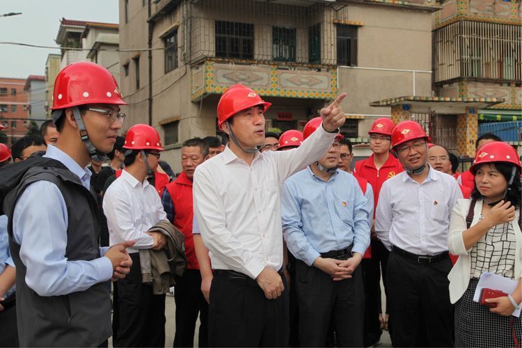区委书记陶永欣同志率队调研坪山街道地铁征拆工作