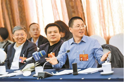 王建军代表领衔，建议在深圳探索设立金融法院