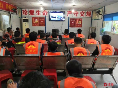 深圳交警对全市泥头车从业人员进行交通安全教育