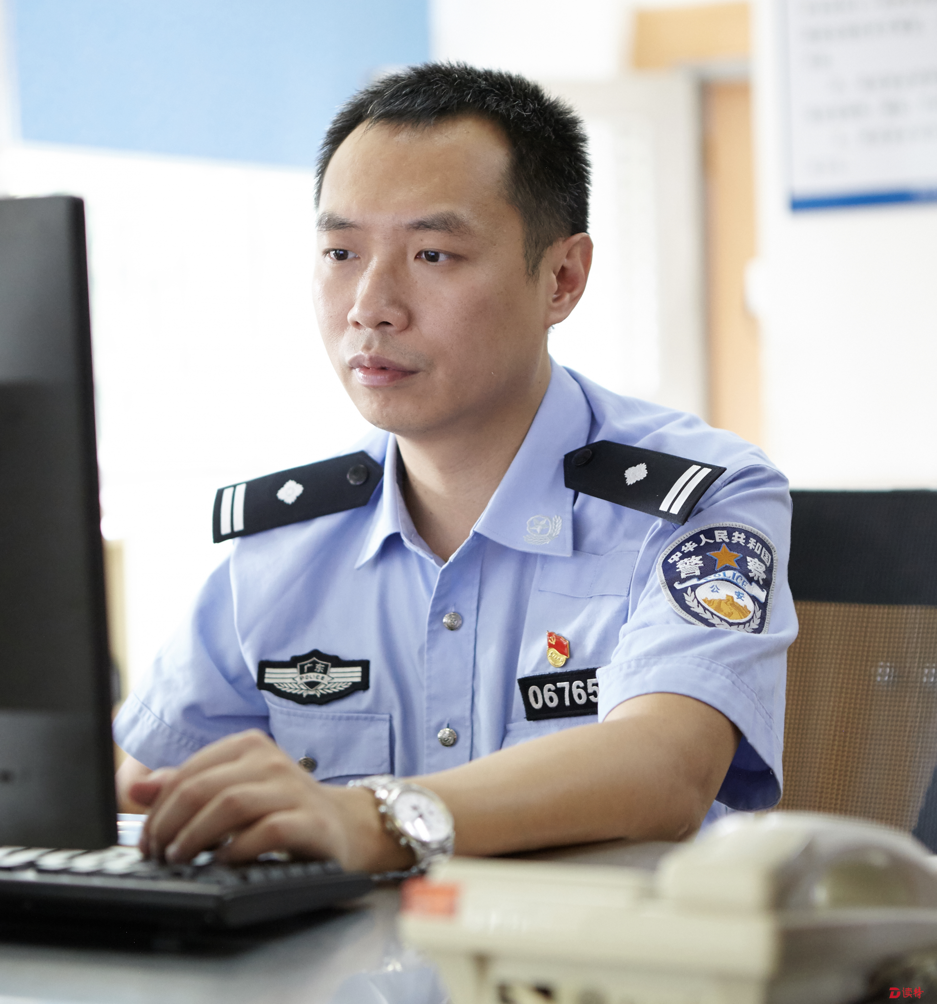 每日警星 | 梁哲：内勤岗位上的“铁人” 
