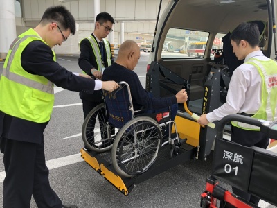 乘机更方便！深航推出残疾人专用无障碍摆渡车