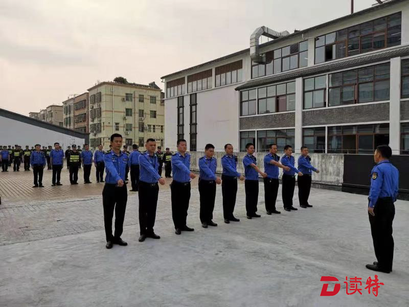 深圳市城管局出台《城管执法人员十不准》，组合拳整肃城管纪律作风