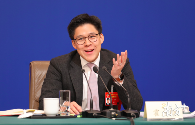 全国政协委员霍启刚谈大湾区：港澳青年到广东不是“北上”，是家变大了
